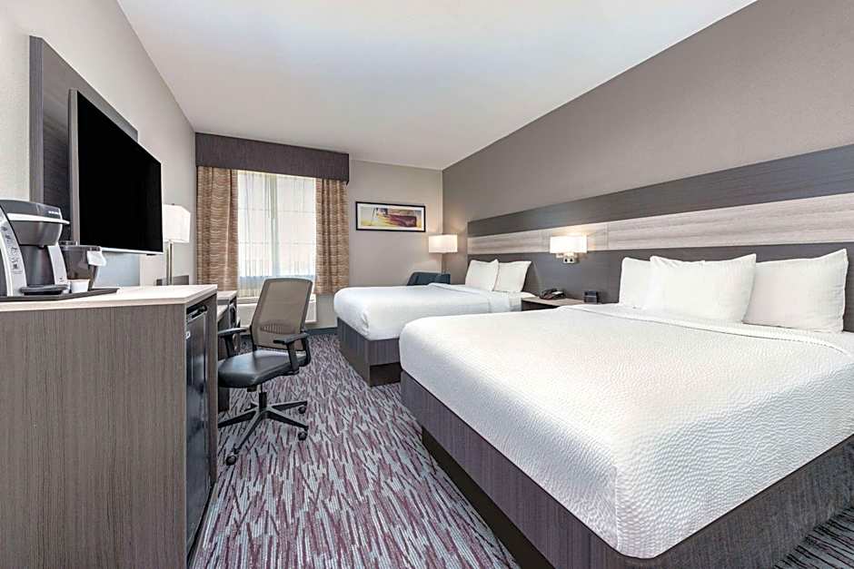 La Quinta Inn & Suites by Wyndham Allen At The Village