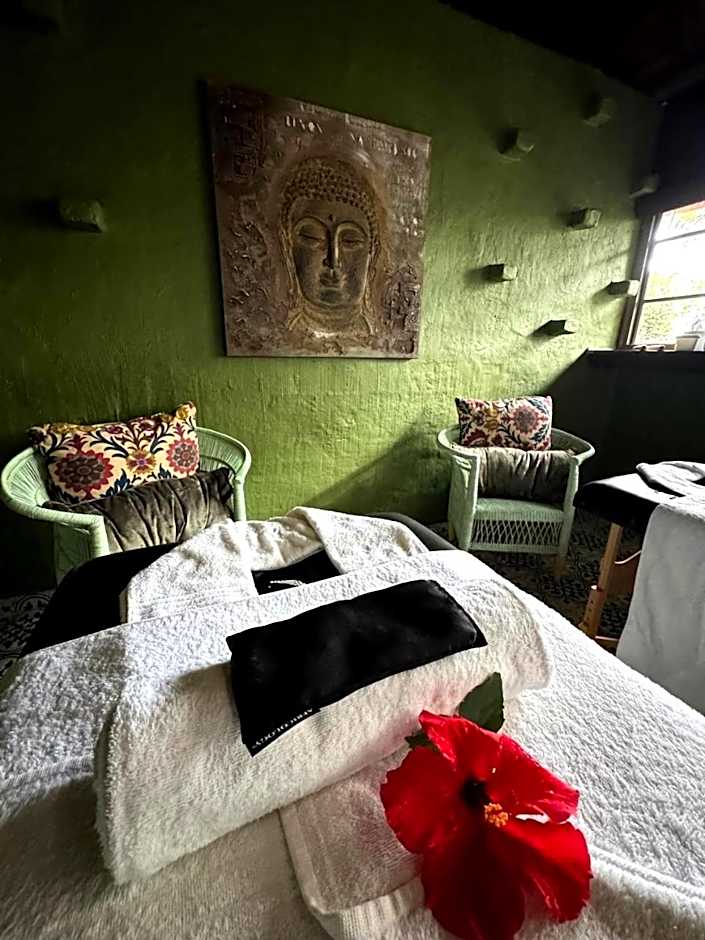 Shangri-La Country Hotel & Spa