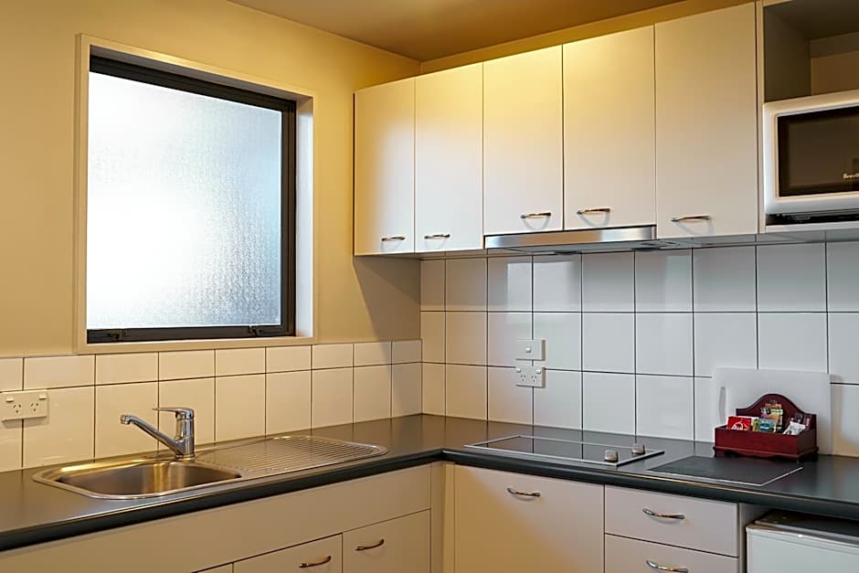 Azena Suites & Apartment