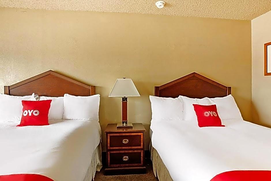 OYO Hotel Branson MO-165