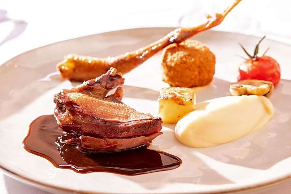 Chateau des Ducs de Joyeuse, BW Signature Collection