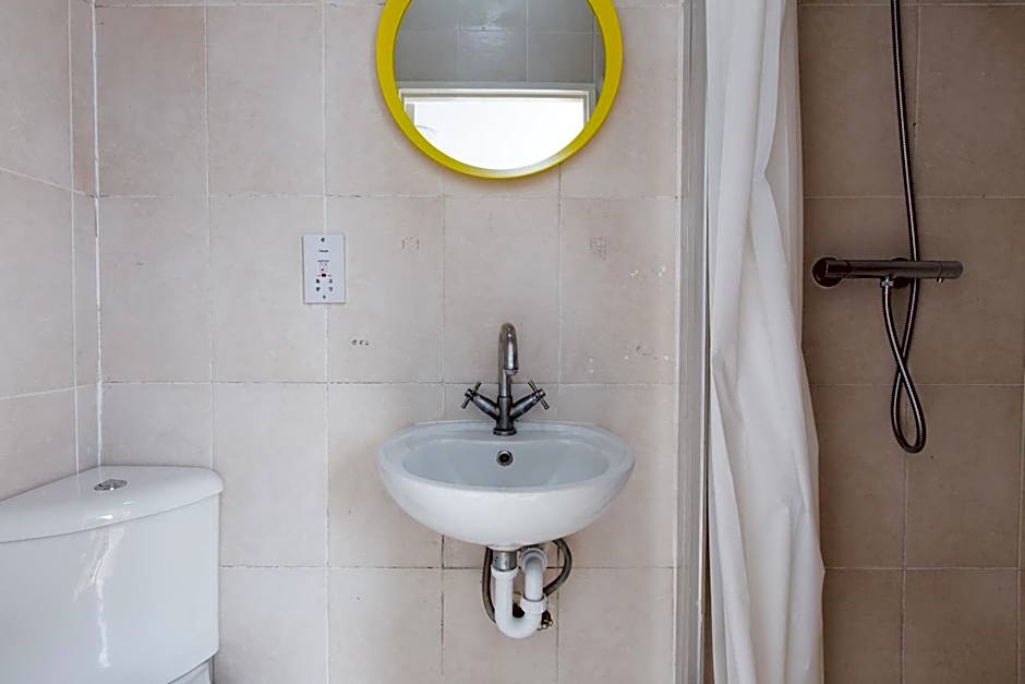 Tooting Broadway Studios & Rooms by PrimeCityHosts