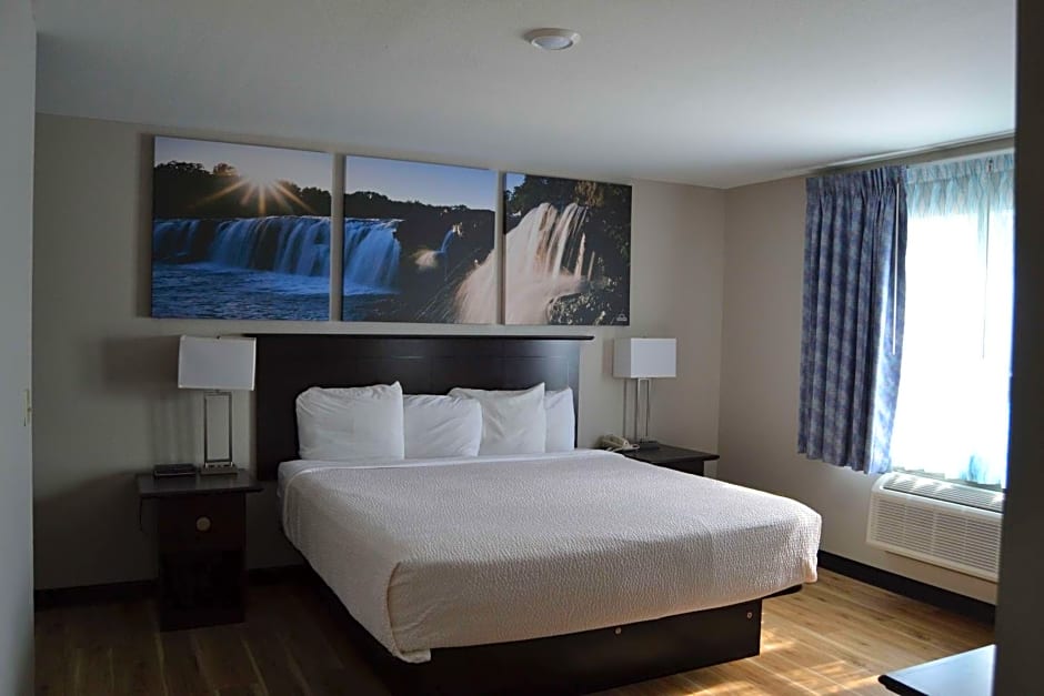 Days Inn and Suites by Wyndham Sikeston