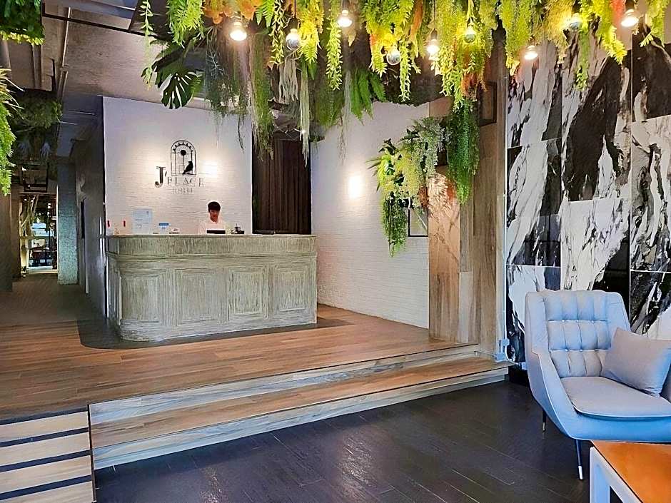 J Place Hotel