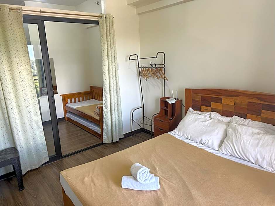 Rosarich Homestay - Bristle Ridge Residences