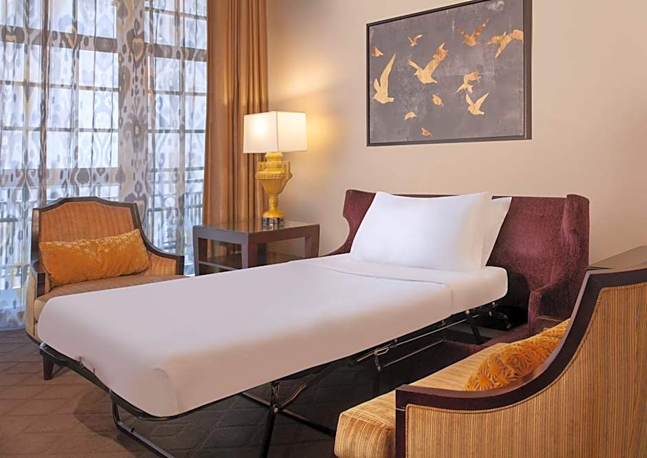 The Ashton Hotel