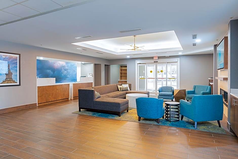 La Quinta Inn & Suites by Wyndham Shawnee