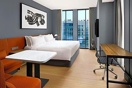 Business Deluxe, Guest room, 1 King, Corner room