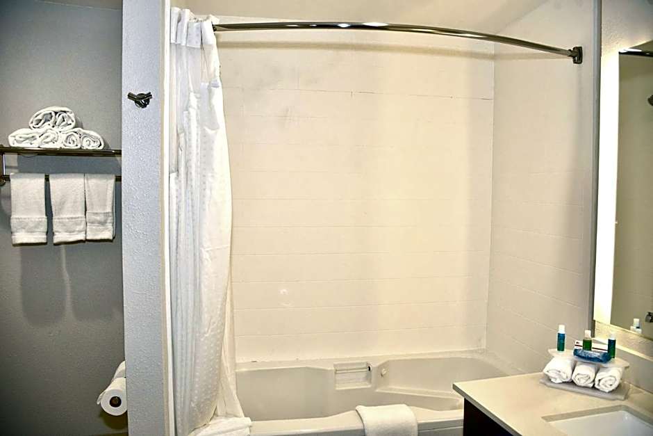 Holiday Inn Express Windsor Sonoma Wine Country By IHG