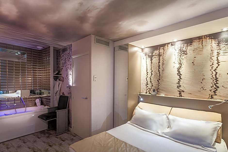 Apostrophe Hotel