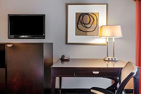 King Room - Hearing Accessible/Non-Smoking