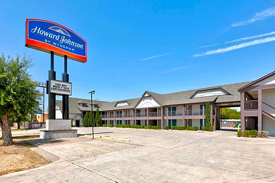 Howard Johnson by Wyndham San Marcos