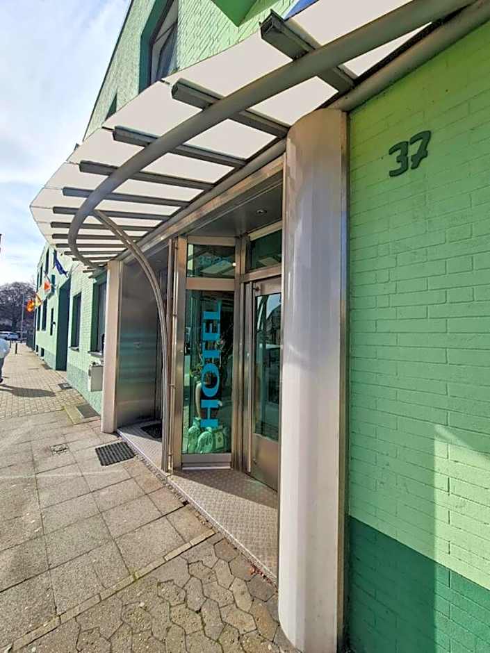 Tyros Hotel und Gästehaus am Weidendamm