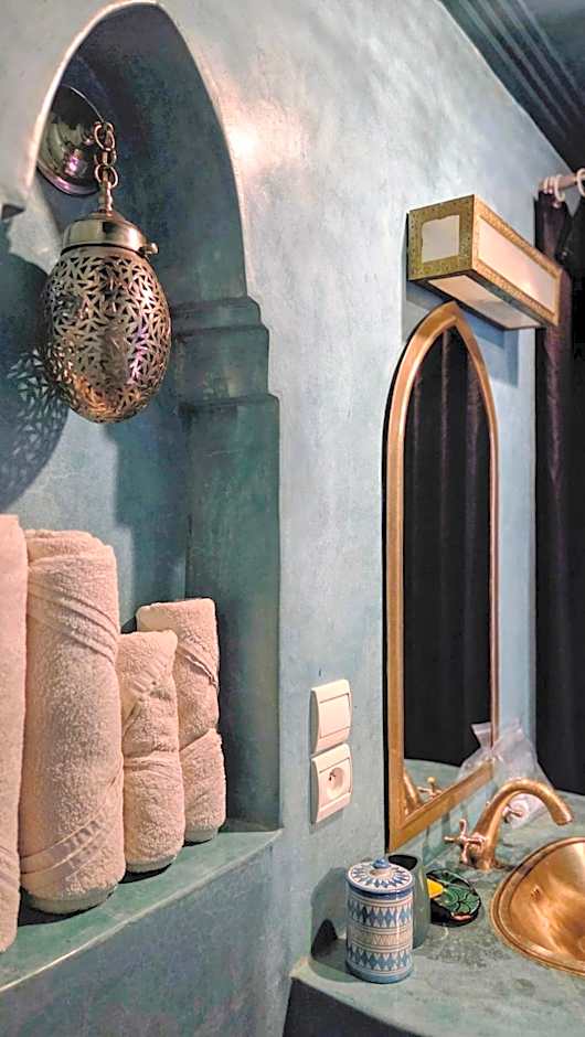 Riad Laly Tourisme Eclairé Le bijou de la medina