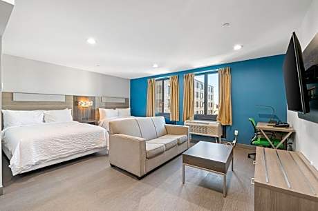 Queen Suite with Two Queen Beds