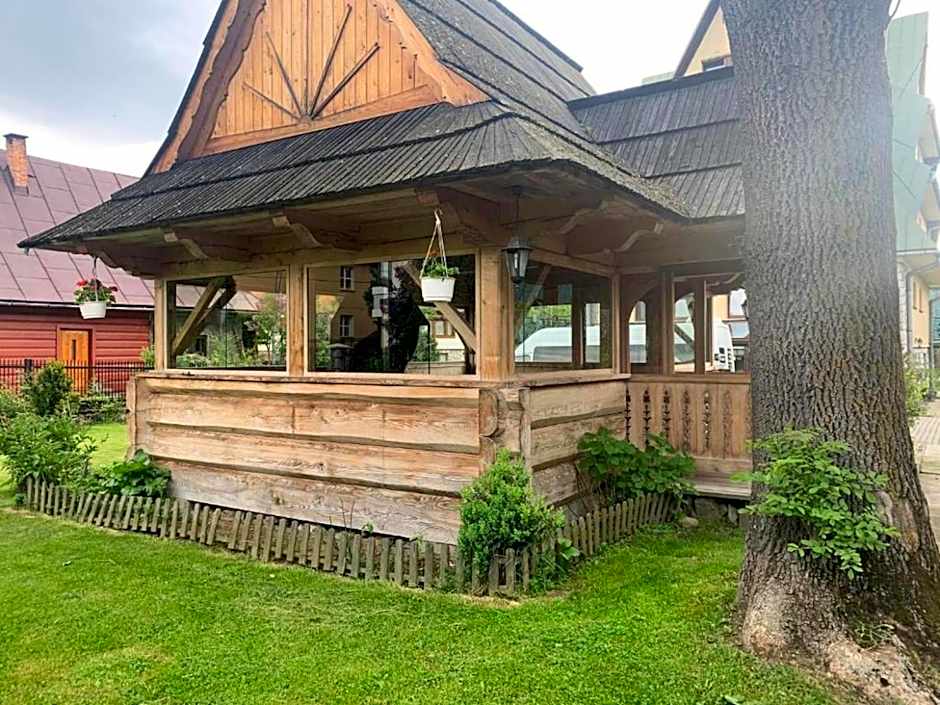 Willa Podhalanka Jacuzzi & sauna - drewniany dom dla 20 osób