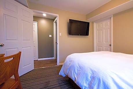 Two-Bedroom Apartment with Lake View