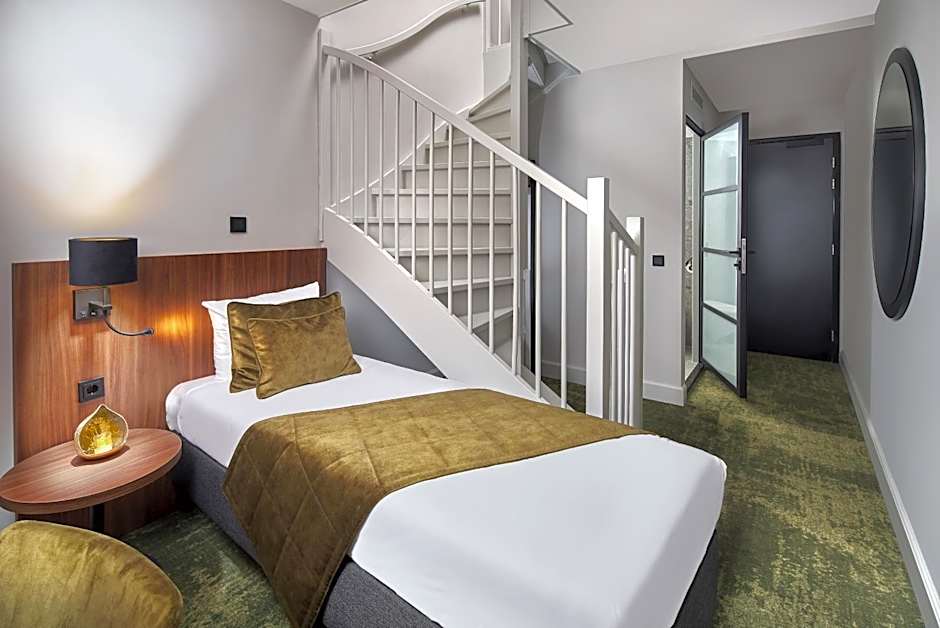 Boutique Hotel First City