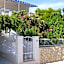 Charming Villa Marin, 30 meters From The Beach, Pool heated, Split-Trogir area