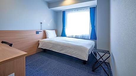 Wide Single Room - Non-Smoking