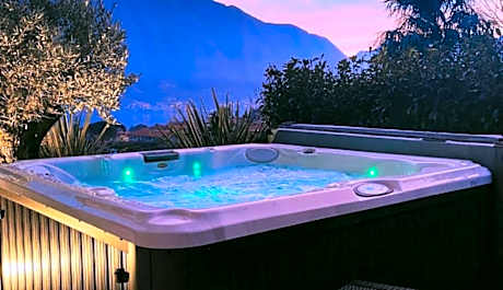 Deluxe Mini Suite with Jacuzzi