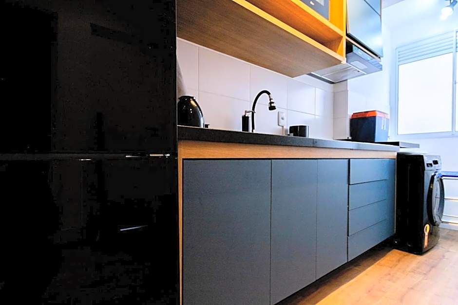 Apto c piscina e WiFi na Praia da Enseada -Guaruja