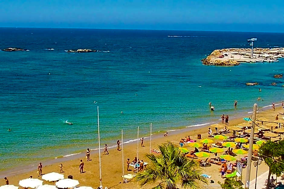 Modern Luxury Studio Near Beach & Old Harbor Fast WiFi Private Veranda