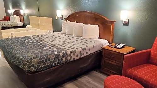 Econo Lodge Inn & Suites Carrollton - Smithfield