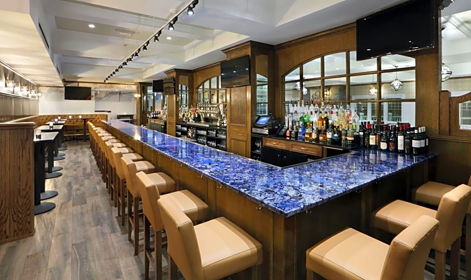 Madison Beach Hotel, Curio Collection by Hilton