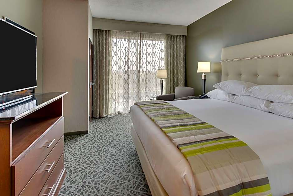 Drury Inn & Suites Cleveland Beachwood