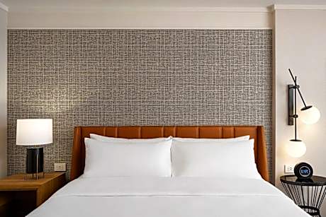 King Room with Balcony and City View - Hearing Accessible