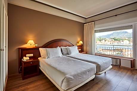 Double or twin Silken Club