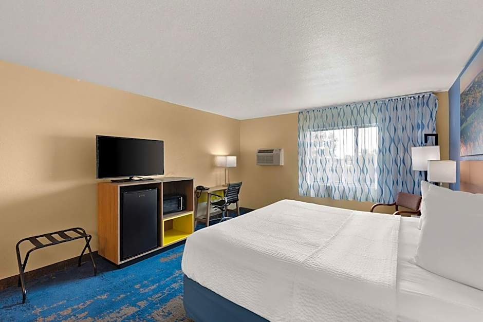 Days Inn by Wyndham Newton