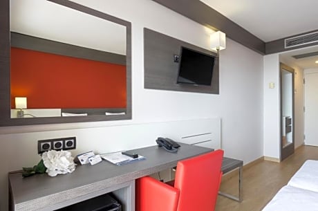 STANDARD 2 ADULTS + 1 CHILD