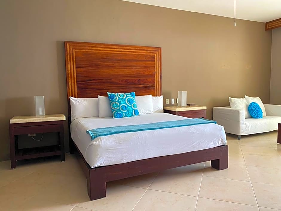 Casa del Puerto by MIJ - Beachfront Hotel
