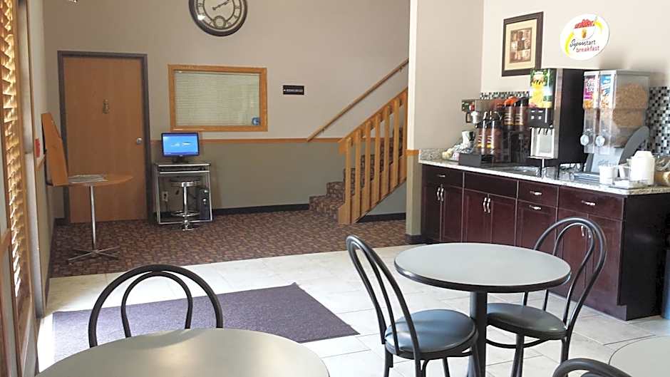 Super 8 by Wyndham Pella