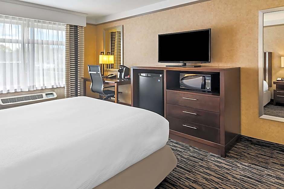 Best Western Plus Pitt Meadows Inn & Suites