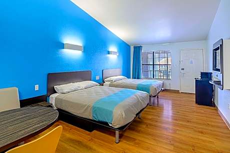 Deluxe Queen Room with Two Queen Beds - Non-Smoking