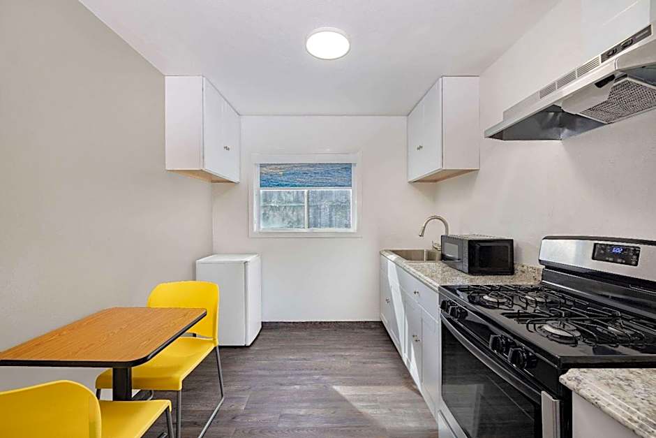 Oceanside Inn & Suites, a Days Inn by Wyndham