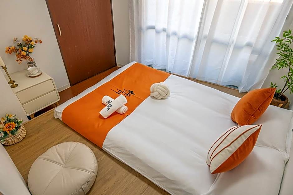 34 Sugamo Diamond mansion 401 direct to Ikebukuro Yamanote line 5mins
