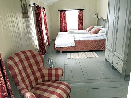 Double or Twin Room with Shared Bathroom