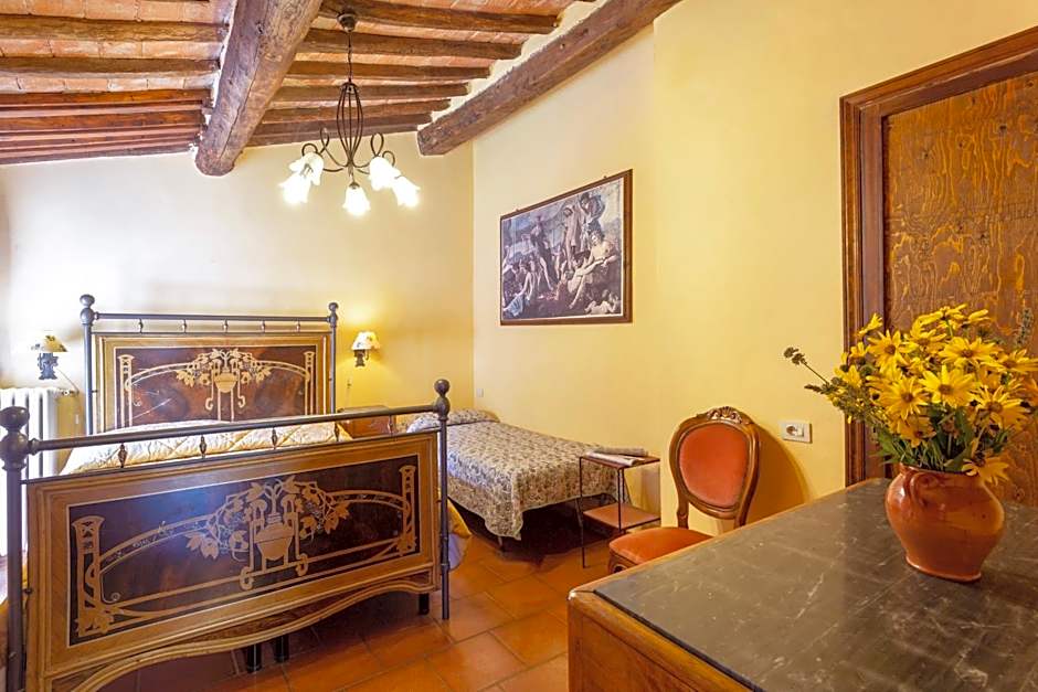 ISA-Farmhouse with swimming-pool in Chianti-area in the middle of Tuscan nature