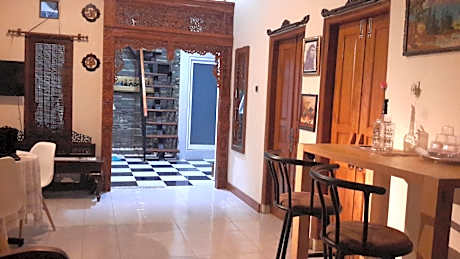 Omah Jenitra syari'ah guess house