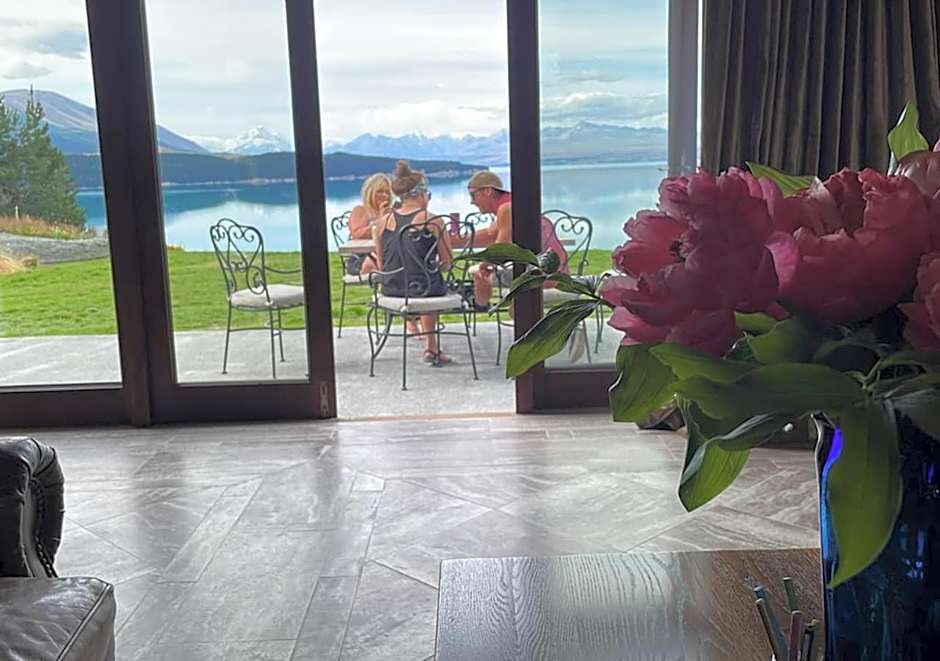 Mt Cook Lakeside Retreat