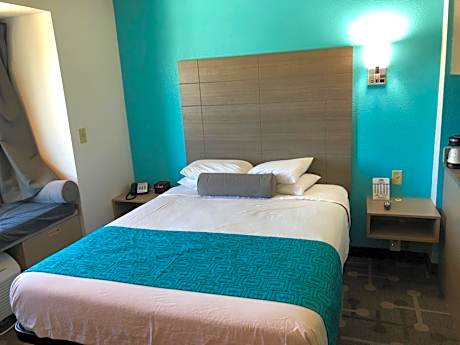 Queen Room - Mobility Access/Non-Smoking