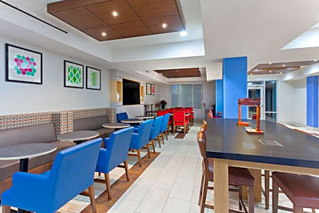 Holiday Inn Express & Suites Elk Grove West I-5 By IHG