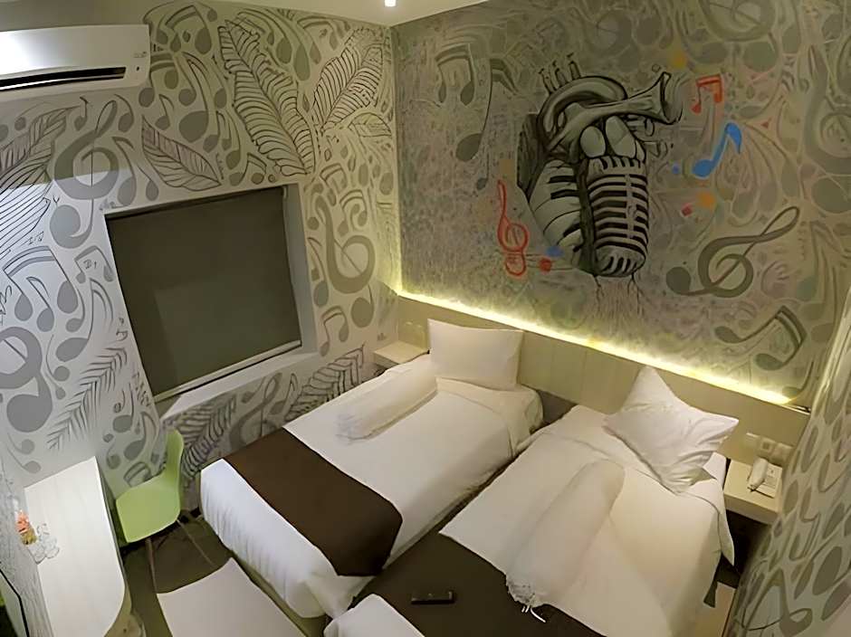 Front One Boutique Brani Solo