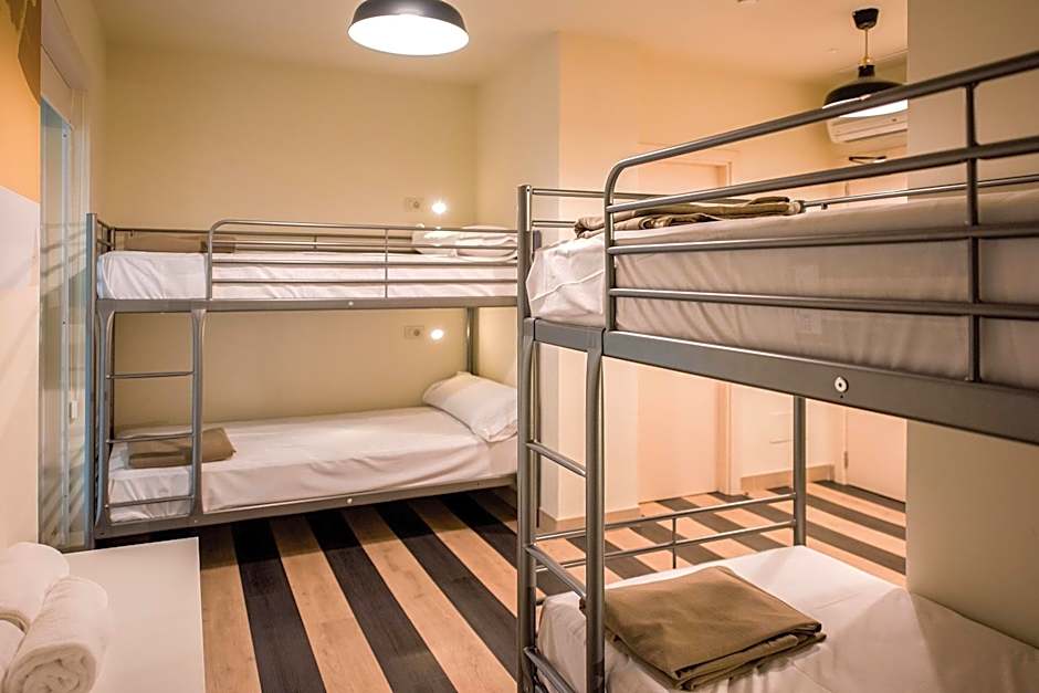 Foto 1 dari 4 — Quadruple Room