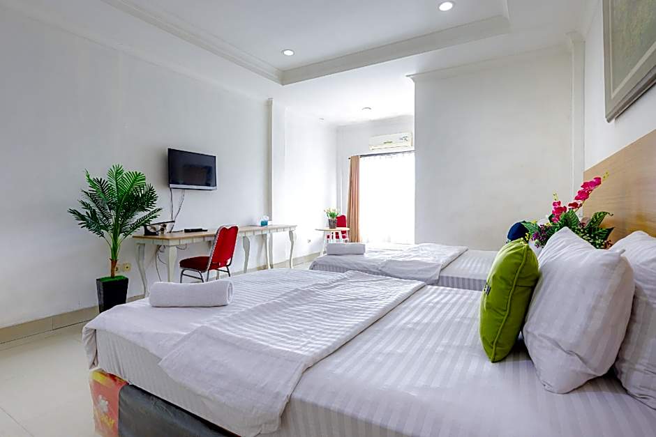 Urbanview SRB Near Mall Ciputra Cibubur