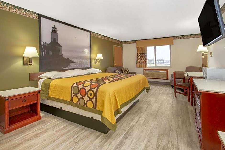 Super 8 by Wyndham Bedford